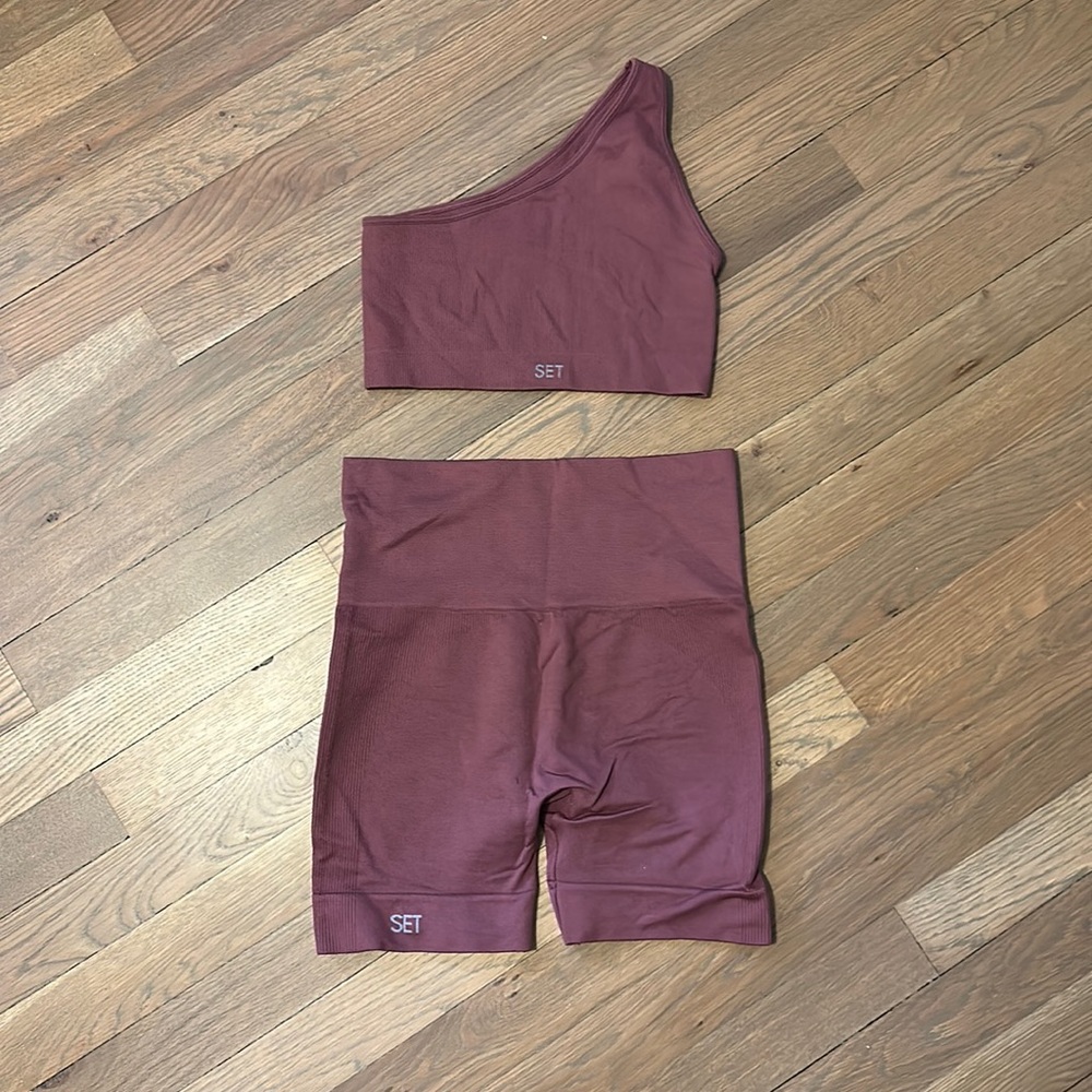NWOT SET ACTIVE Set